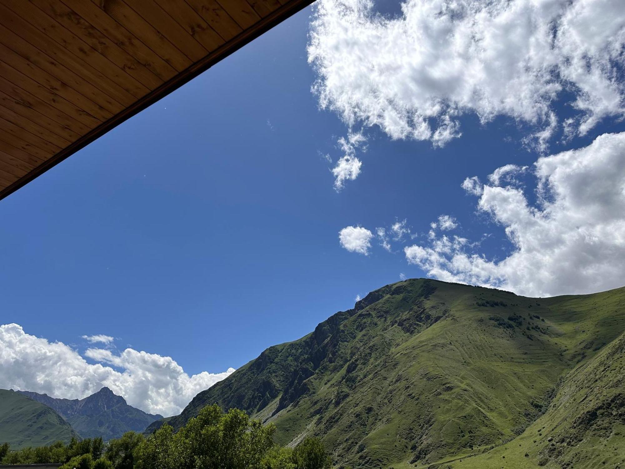 Hotel Mountime Kazbegi Eksteriør bilde