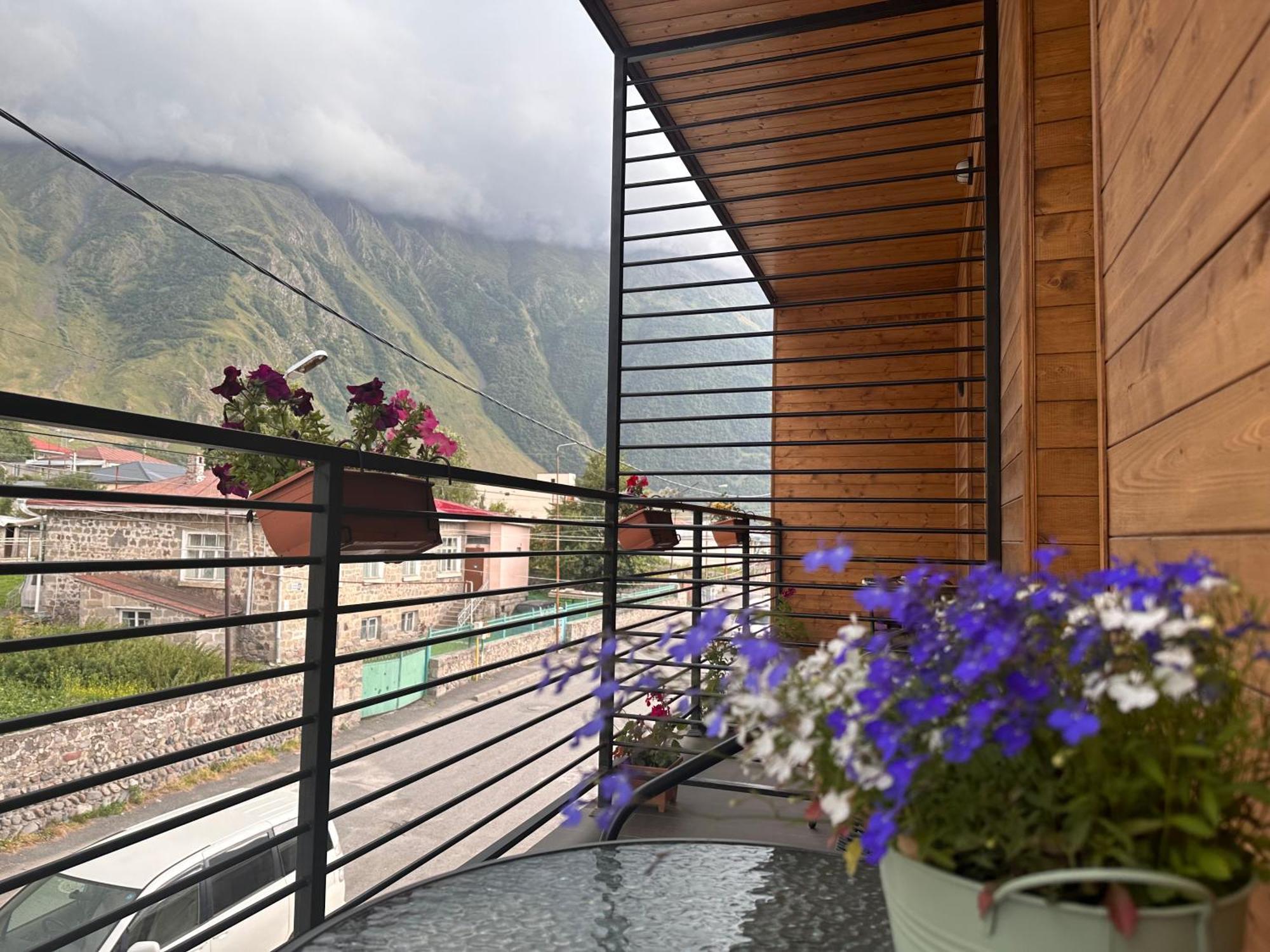 Hotel Mountime Kazbegi Eksteriør bilde