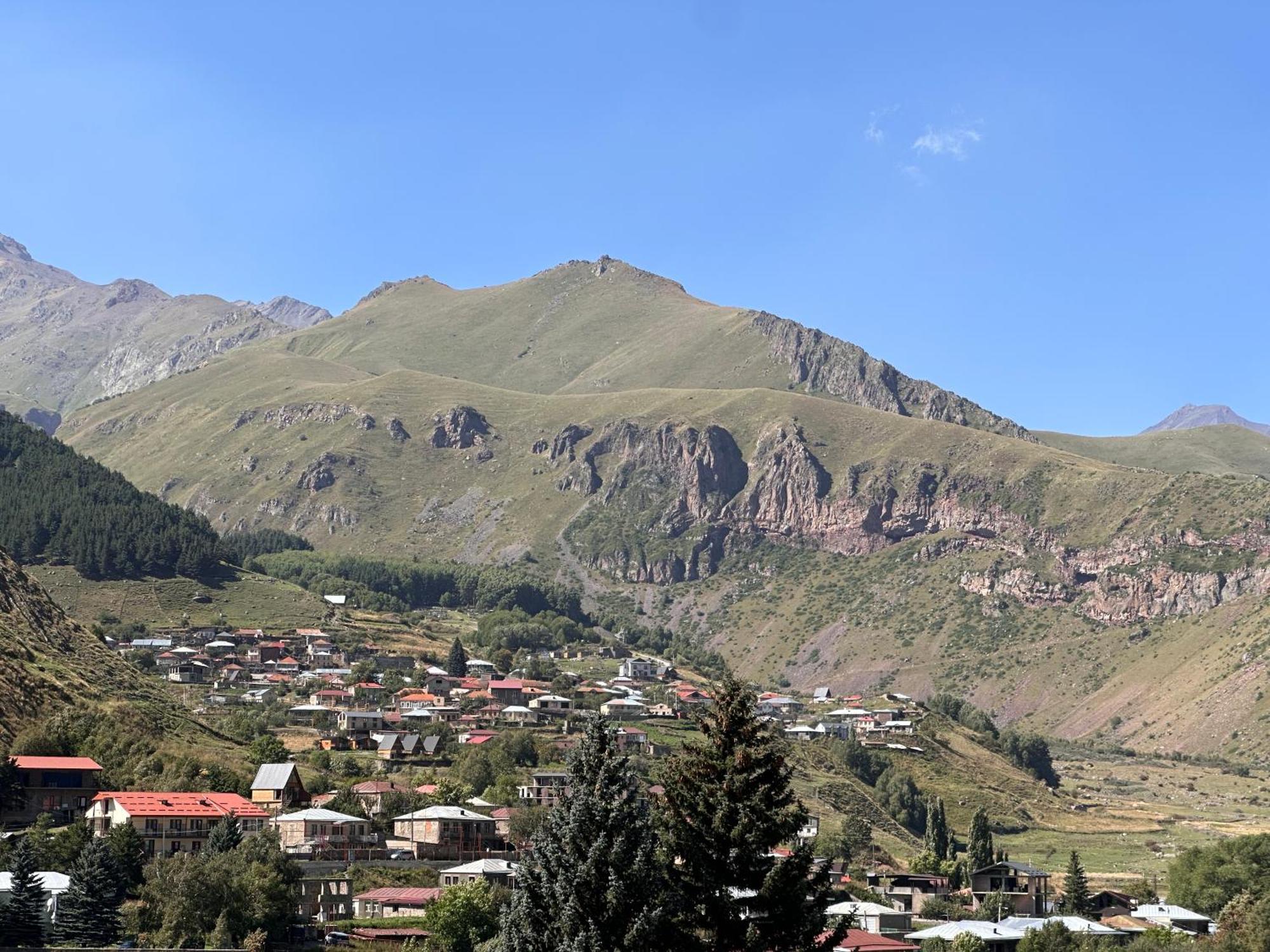 Hotel Mountime Kazbegi Eksteriør bilde